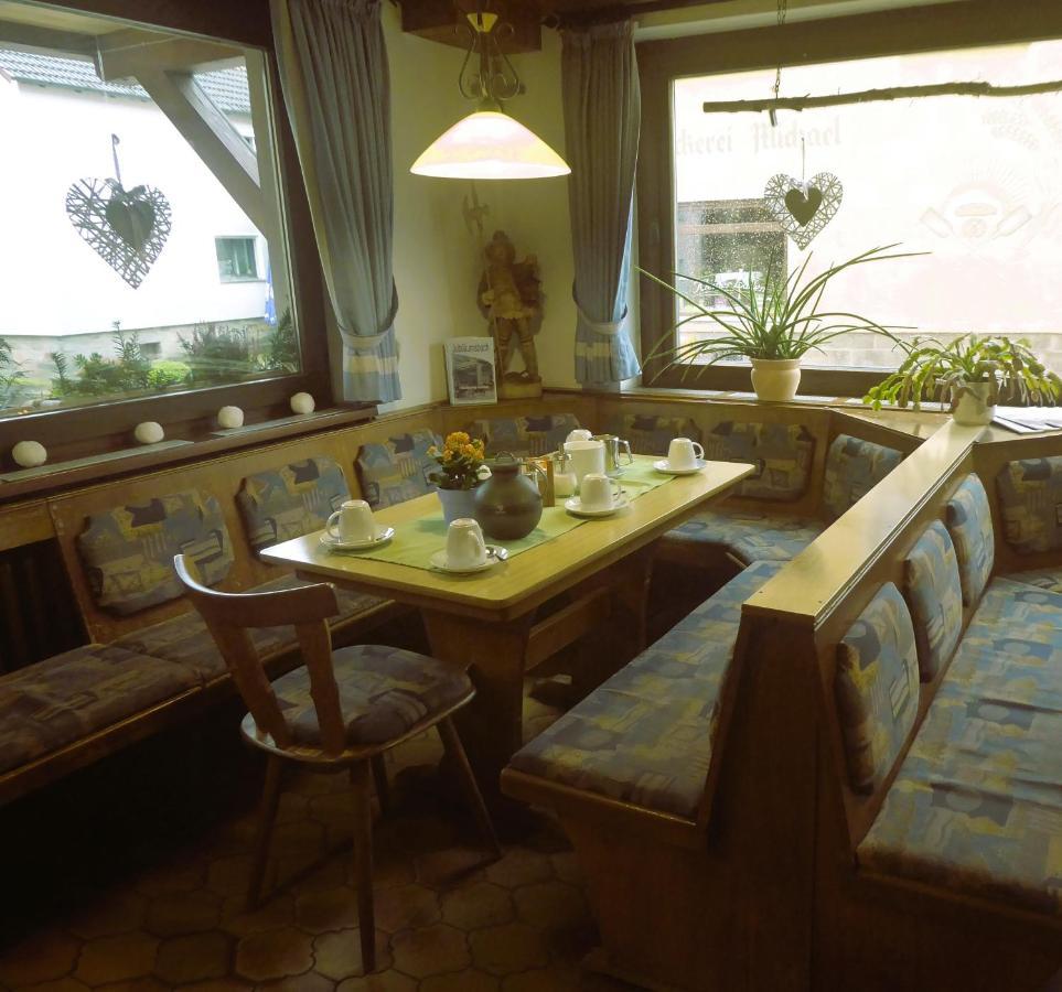 Pension Gasthof Zum Lamm Bischofsheim an der Rhoen Exterior photo
