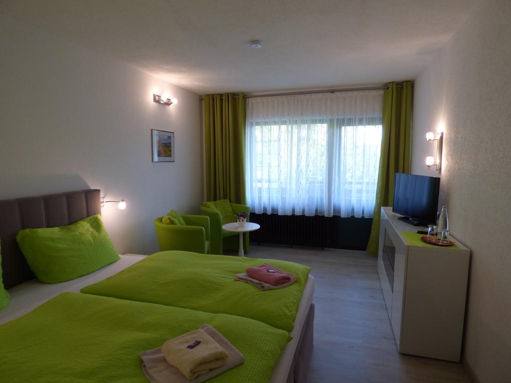 Pension Gasthof Zum Lamm Bischofsheim an der Rhoen Exterior photo