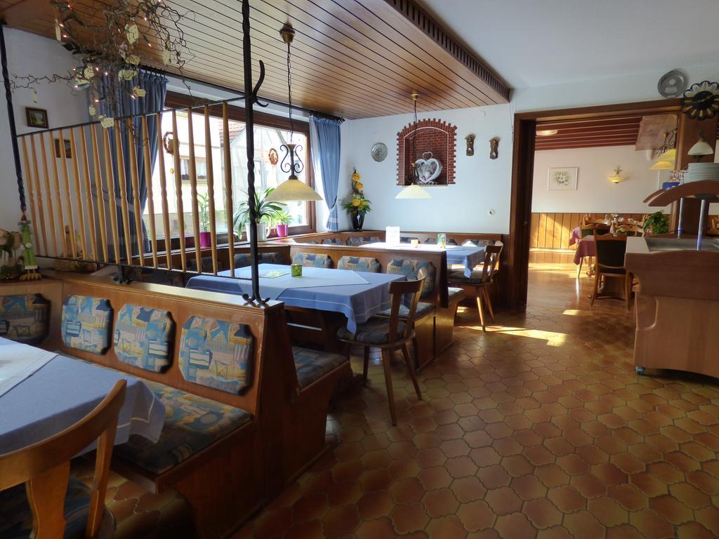 Pension Gasthof Zum Lamm Bischofsheim an der Rhoen Exterior photo